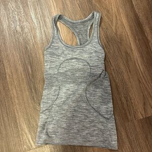 Grey Lululemon tank top #activewear